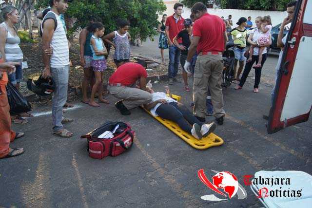 motociclista avança preferencial causa acidente e foge do local