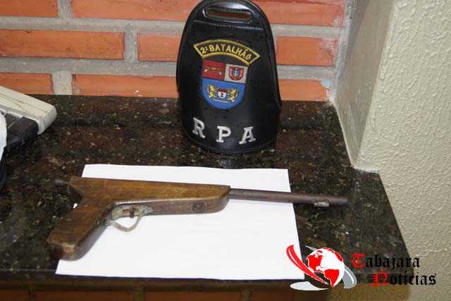 HOMEM ATIRA CONTRA O PRÓPRIO PEITO E MORRE A CAMINHO DO HOSPITAL