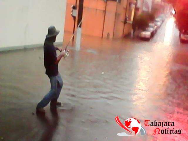 FORTE CHUVA RENDEU ATÉ PESCARIA NO CENTRO DE JACAREZINHO