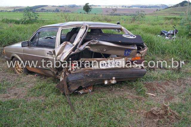 ACIDENTE ENTRE DOIS CARROS NA BR 153 EM FRENTE AO POSTO PAMPA