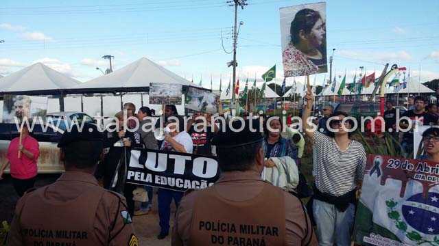 GOVERNADOR BETO RICHA É RECEBIDO COM PROTESTO E VAIAS NA ABERTURA FETEXAS