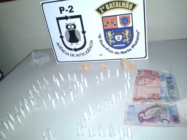 POLICIAIS MILITARES APREENDEM DROGAS EM CAMBARÁ