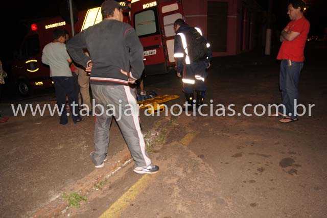 MOTOCICLISTA SOFRE QUEDA NA RUA JOSÉ PAVAN E É SOCORRIDA COM SUSPEITA DE FRATURA