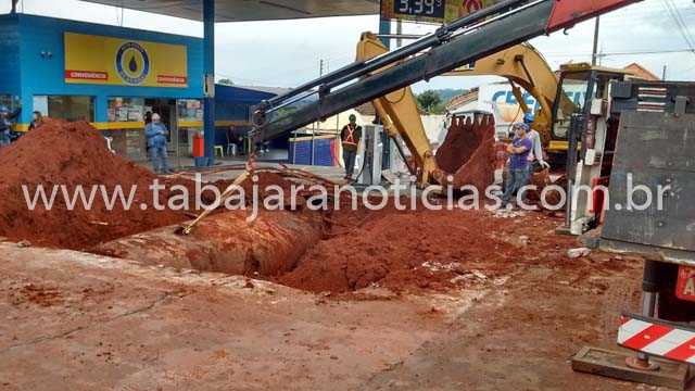 POSTO DE COMBUSTÍVEIS TEM TANQUES ARRANCADOS APÓS LIMINAR DA JUSTIÇA