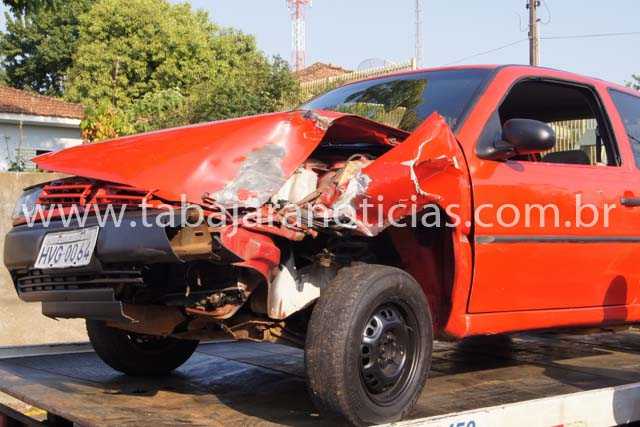 ADOLESCENTE DE 15 ANOS AO VOLANTE PROVOCA ACIDENTE NA PADRE MELO NO CENTRO DE JACAREZINHO