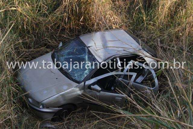 DOIS ACIDENTES EM MENOS DE UMA HORA E EM UM DELES BARCO SE SOLTA DE CARRO E CAUSA CAPOTAMENTO NA BR 369