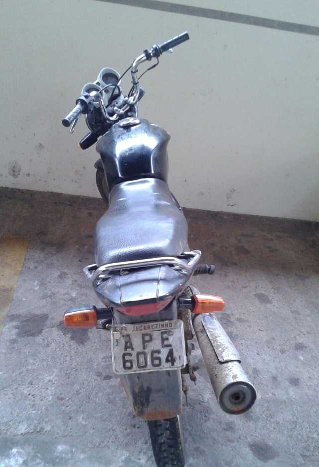 POLICIA MILITAR APREENDE MOTOCICLETA ABANDONADA NA RUA JOSÉ PAVAN