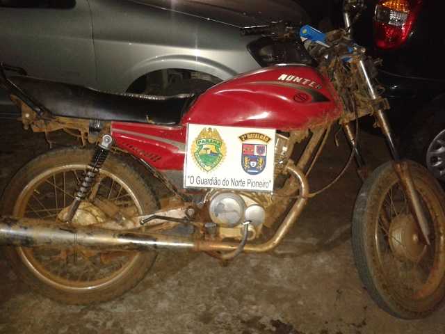 POLÍCIA MILITAR APREENDE ARMA DE FOGO E RECUPERA MOTO E SACAS DE CAFÉ FURTADOS, EM IBAITI.