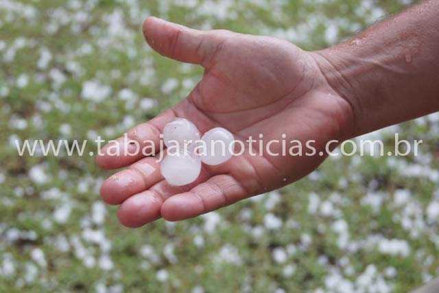 TEMPORAL COM VENTO E CHUVA DE GRANIZO CAUSA ESTRAGOS EM JACAREZINHO MATÉRIA COM VÍDEO