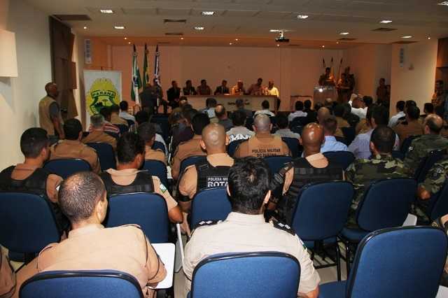 SOLENIDADE EM HOMENAGEM AOS POLICIAIS WENCESLAU BRAZ 021