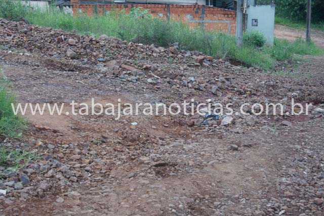 MORADORES DO JARDIN JOÃO AFONSO RECLAMAM DOS PÉSSIMOS ESTADOS DA RUAS DO BAIRRO
