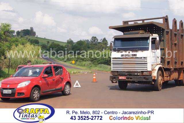 ACIDENTE ENTRE CARRO E CAMINHÃO EM TREVO DA BR 369 EM CAMBARA