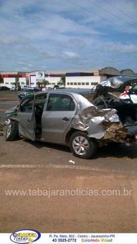 ACIDENTE ENTRE CARRO E CARRETA DEIXA UM FERIDO NO KM 47 DA BR 153 EM SANTO ANTONIO DA PLATINA