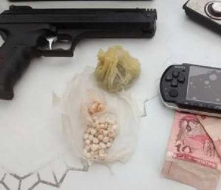 POLÍCIA MILITAR APREENDE ADOLESCENTE POR TRÁFICO DE DROGAS EM SANTO ANTONIO DA PLATINA