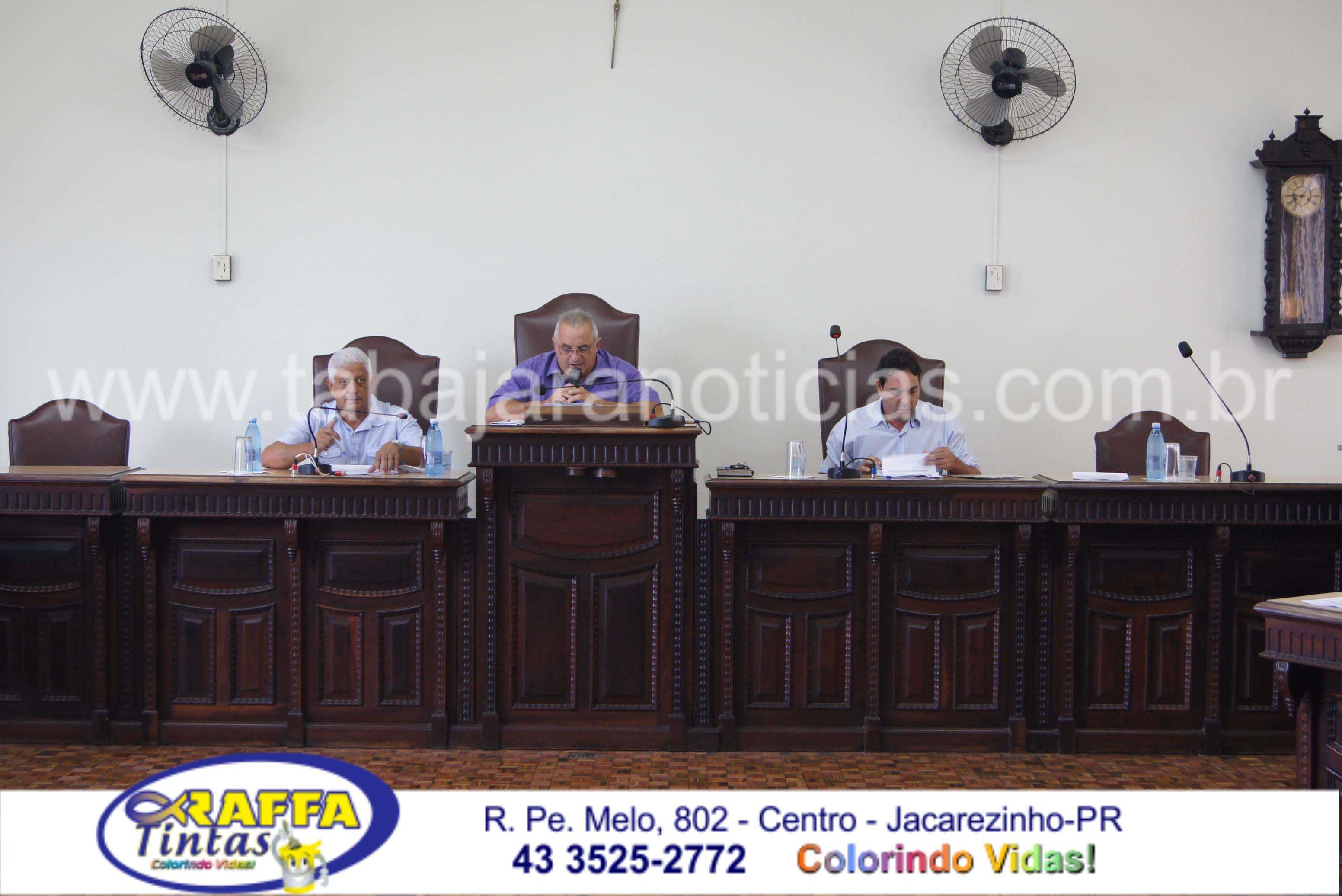 VEREADORES RETIRAM PROJETO DE AUMENTO DE SUBSÍDIOS MINUTOS ANTES DE INICIO DE SEÇÃO