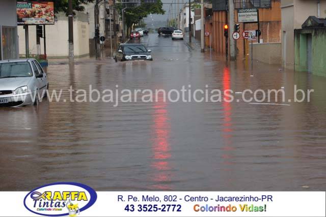 NOVAMENTE A ESQUINA DA DELEGACIA VOLTA A FICAR ALAGADA E CAUSAR PREJUÍZOS MATÉRIA COM VÍDEO