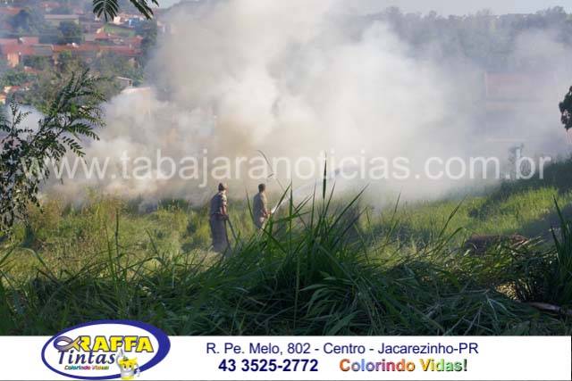 BOMBEIROS COMBATEM DOIS INCÊNDIOS AMBIENTAIS NESTE DOMINGO EM JACAREZINHO