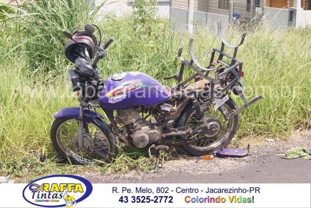 ACIDENTE ENTRE GOL E MOTO DE ENTREGA DE GAZ DEIXA UM FERIDO NO POMPÉIA