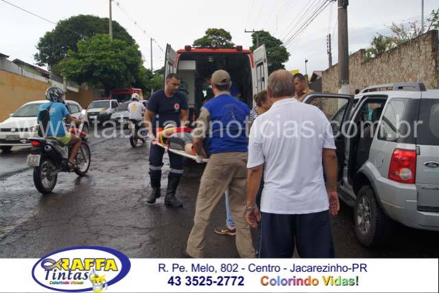 ACIDENTE ENTRE CARRO E MOTO DEIXA UMA PESSOA FERIDA NA ALAMEDA PADRE MAGNO EM JACAREZINHO