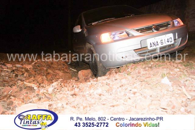 MAIS UM CARRO CAI EM BURACO NAS RUAS DO PANORAMA