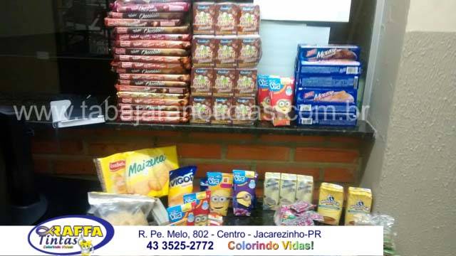 POLICIA MILITAR RECUPERA MERCADORIAS E APREENDE MENOR EM FLAGRANTE APÓS FURTO EM SACOLÃO NO CENTRO DE JACAREZINHO