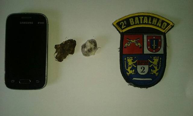 POLICIAIS MILITARES APREENDEM MENOR COM MACONHA NA CUECA NA VILA SILAS
