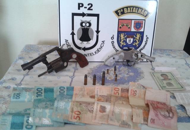 ARMA E DINHEIRO APREENDIDO EM CAMBARÁ