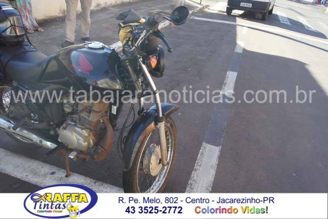 ACIDENTE ENTRE MOTO E CARRO NA AVENIDA GETÚLIO VARGAS EM JACAREZINHO