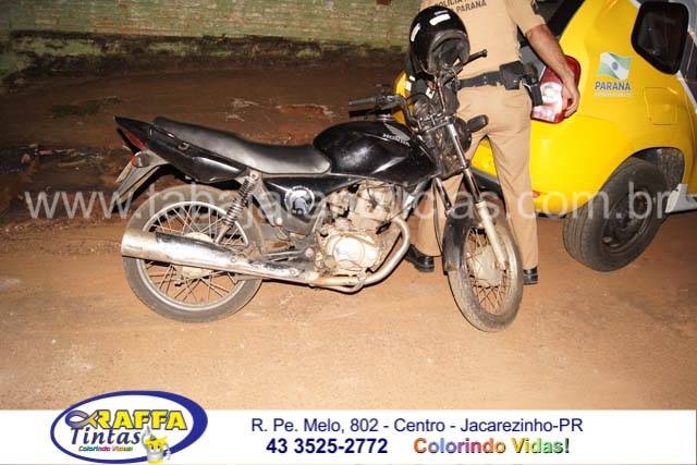 DEU FUGA NA POLICIA MAS FOI PEGO APÓS CAIR COM A MOTO NA VILA SÃO PEDRO