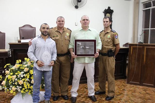MESTRE DA ESCOLINHA DE KARATÊ DO 2º BPM RECEBE TÍTULO DE CIDADÃO HONORÁRIO DA CIDADE DE JACAREZINHO.