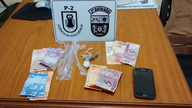 POLICIAIS MILITARES APREENDEM DROGAS EM SANTO ANTÔNIO DA PLATINA E CARLÓPOLIS.