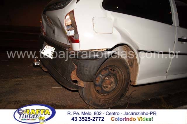 MOTORISTA BATE NA TRASEIRA DE OUTRO CARRO PARADO NO SEMÁFORO E CRIANÇA SAIU ILESA GRAÇAS AO USO DA CADEIRINHA