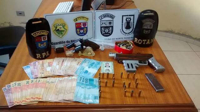 POLICIA MILITAR PRENDE SUPOSTO TRAFICANTE COM DROGAS E ARMAS