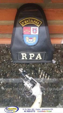 HOMEM DISPARA QUATRO TIROS PRÓXIMO A FAFIJA E É PRESO COM MAIS QUATRO PESSOAS EM JACAREZINHO