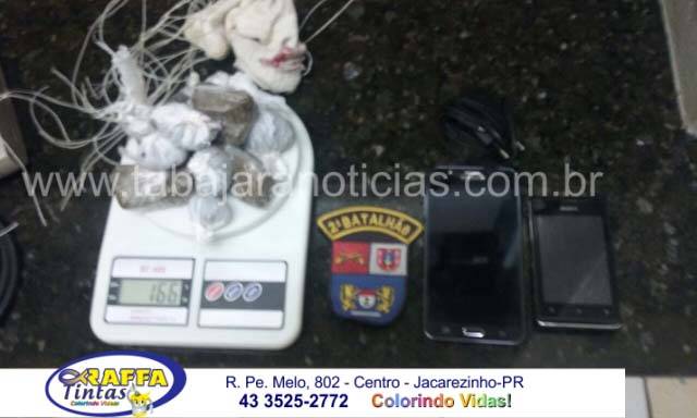 POLICIA MILITAR PRENDE DOIS APÓS JOGAREM ENTORPECENTES NA CADEIA DE JACAREZINHO