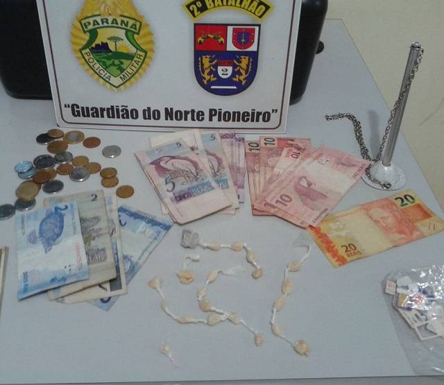 POLÍCIA MILITAR PRENDE JOVEM POR TRÁFICO DE DROGAS EM CAMBARÁ