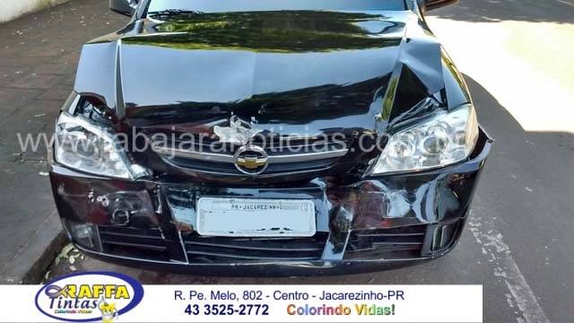 COLISÃO TRASEIRA NA AVENIDA GETÚLIO VARGAS NO CENTRO DE JACAREZINHO
