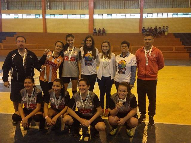 Time de futsal feminino do Colégio Rui Barbosa foi campeão da Fase Regional do Estado do Paraná