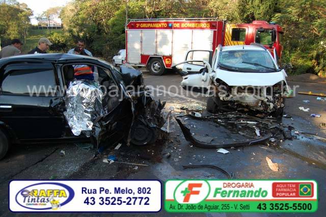 TRAGÉDIA ACIDENTE DEIXA TRÊS MORTOS E TRÊS FERIDOS EM ESTADO GRAVÍSSIMO NA BR 153 ENTRE JACAREZINHO E SANTO ANTONIO