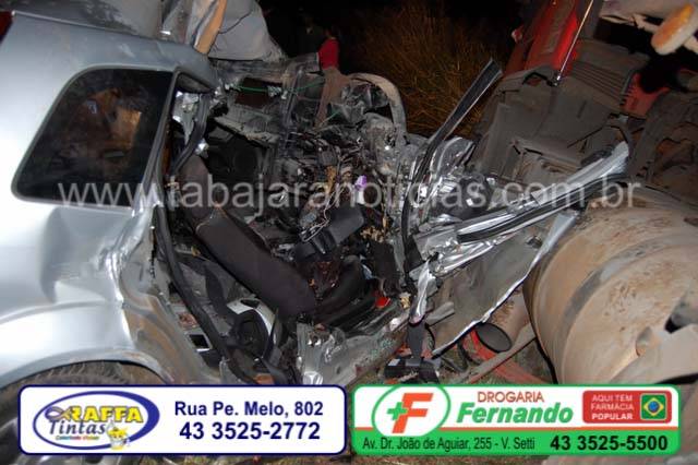 GRAVE ACIDENTE ENTRE CARRO E CARRETA DEIXA DUAS VITIMAS FATAIS NA BR 153 EM SANTO ANTONIO