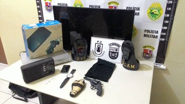 POLÍCIA MILITAR APREENDE ARMA DE FOGO, COCAÍNA E RECUPERA PRODUTOS DE CRIME EM S. A. PLATINA.