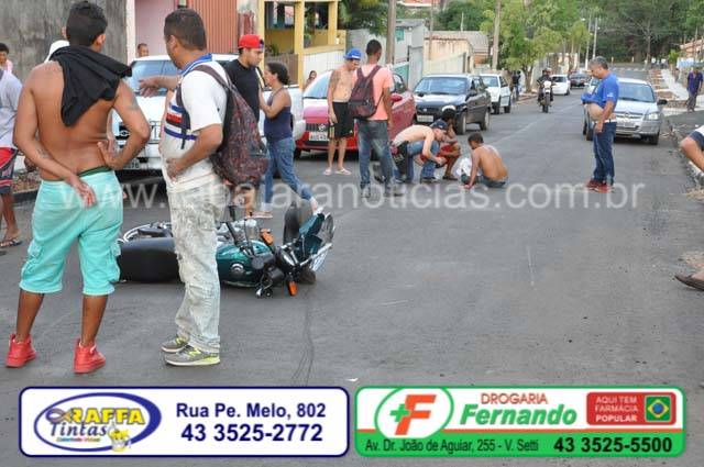 GRAVE ACIDENTE ENTRE DUAS MOTOS DEIXA DUAS PESSOAS GRAVEMENTE FERIDAS NA VILA SÃO PEDRO