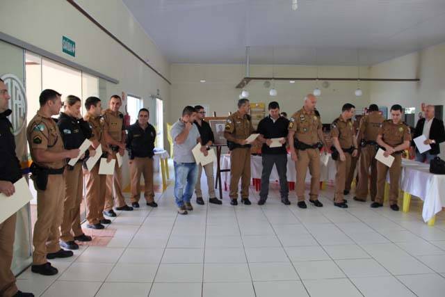 2º BATALHÃO HOMENAGEIA POLICIAIS MILITARES