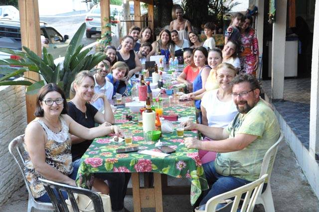 CONFRATERNIZAÇÃO DOS FUNCIONÁRIOS DA APAE DE JACAREZINHO NO BOTECO DA TETE