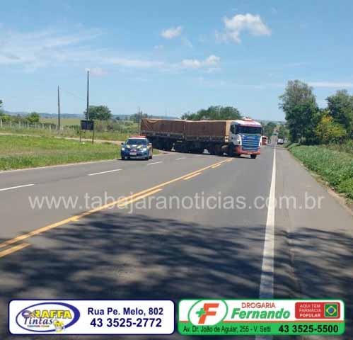 CARRETA QUEBRA AO ENTRAR NA PISTA NO KM 51 E INTERDITA PARTE DA BR 153