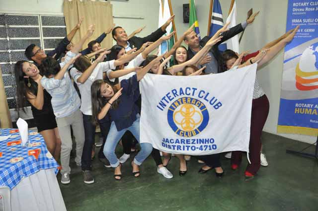 Posse de novos associados no Interact Club de Jacarezinho