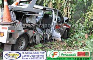 Neblina causa acidente com caminhonete de concessionária de pedágio em Jacarezinho