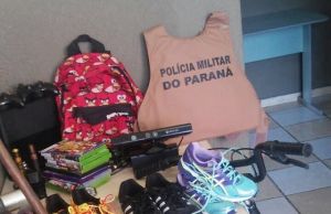 Menor armado com um enxada faz mulher e criança de 8 anos reféns e furta residencia em Jacarezinho