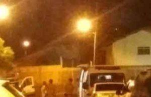 Homem surta e mantem a própria mulher de refém em Cambara equipe do BOPE está no local