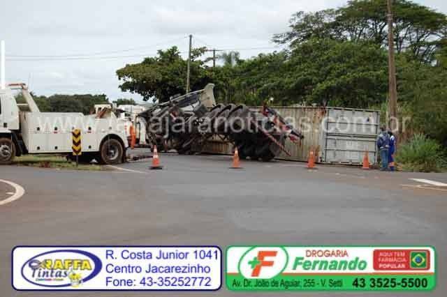 carreta tombada - Tabajara Noticias